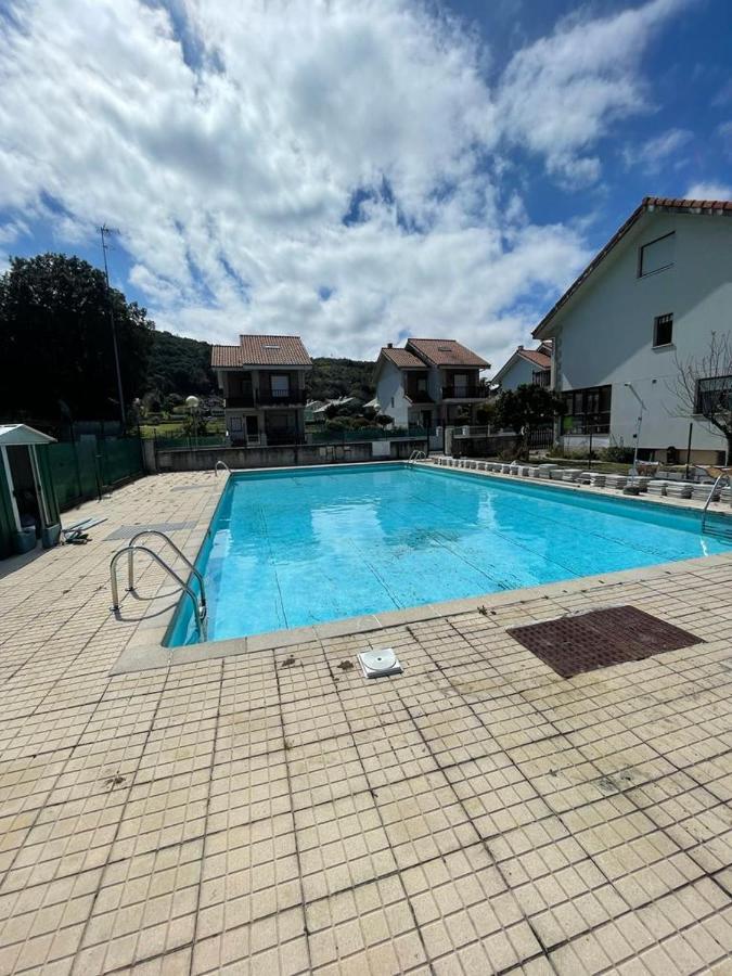 Chalet En Urbanizacion Con Piscina Argoños Exterior foto